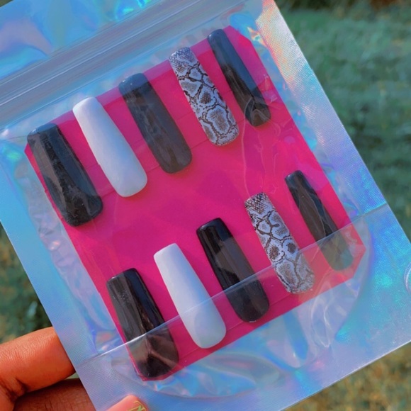 Black & White Snake Set - Picture 3 of 3